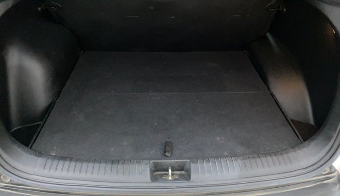 2018 Hyundai Creta 1.6 SX CRDI, Diesel, Manual, 66,093 km, Boot Inside