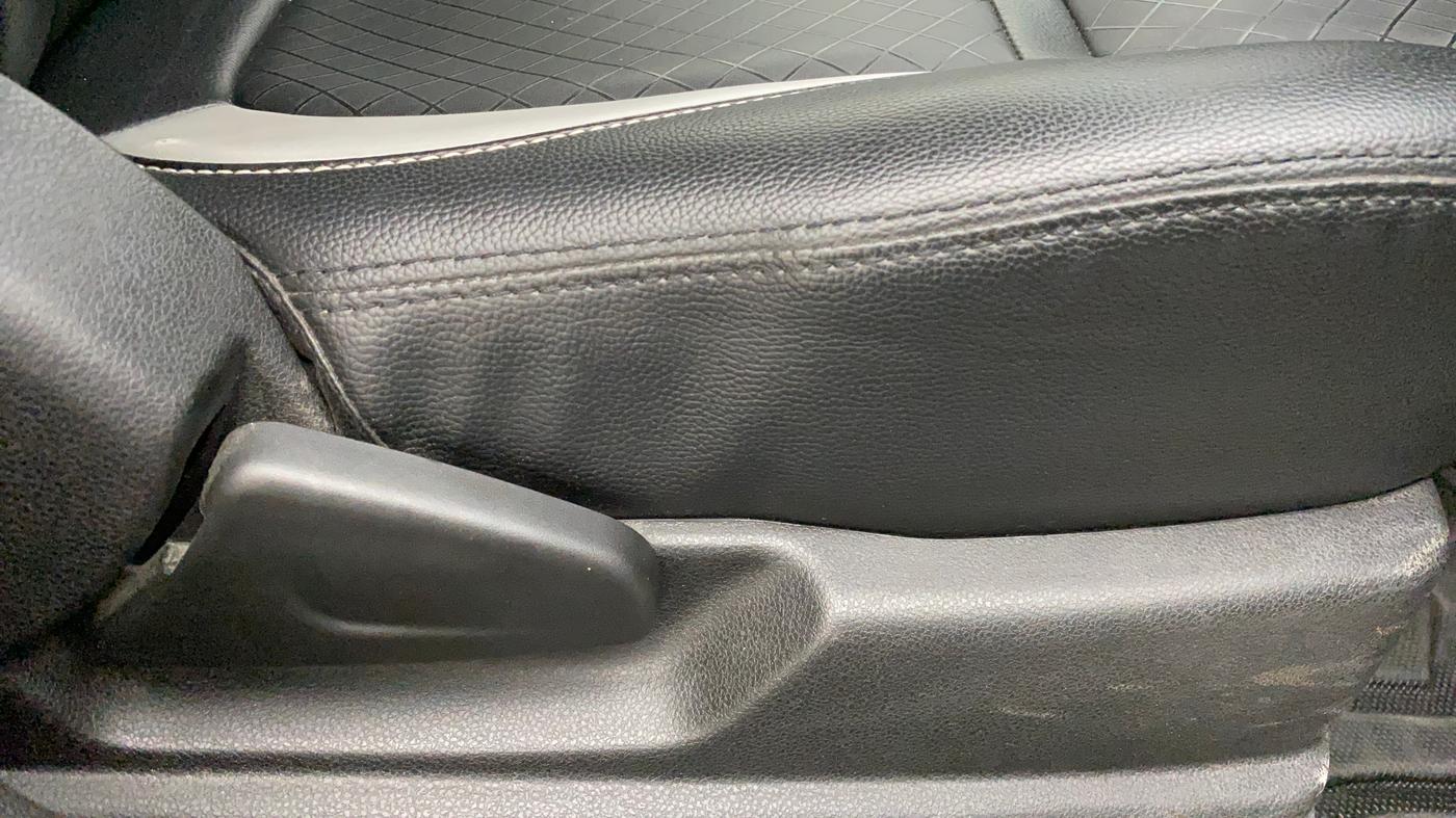 2020 Renault Kwid RXT 1.0 AMT (O), Petrol, Automatic, 26,255 km, Driver Side Adjustment Panel