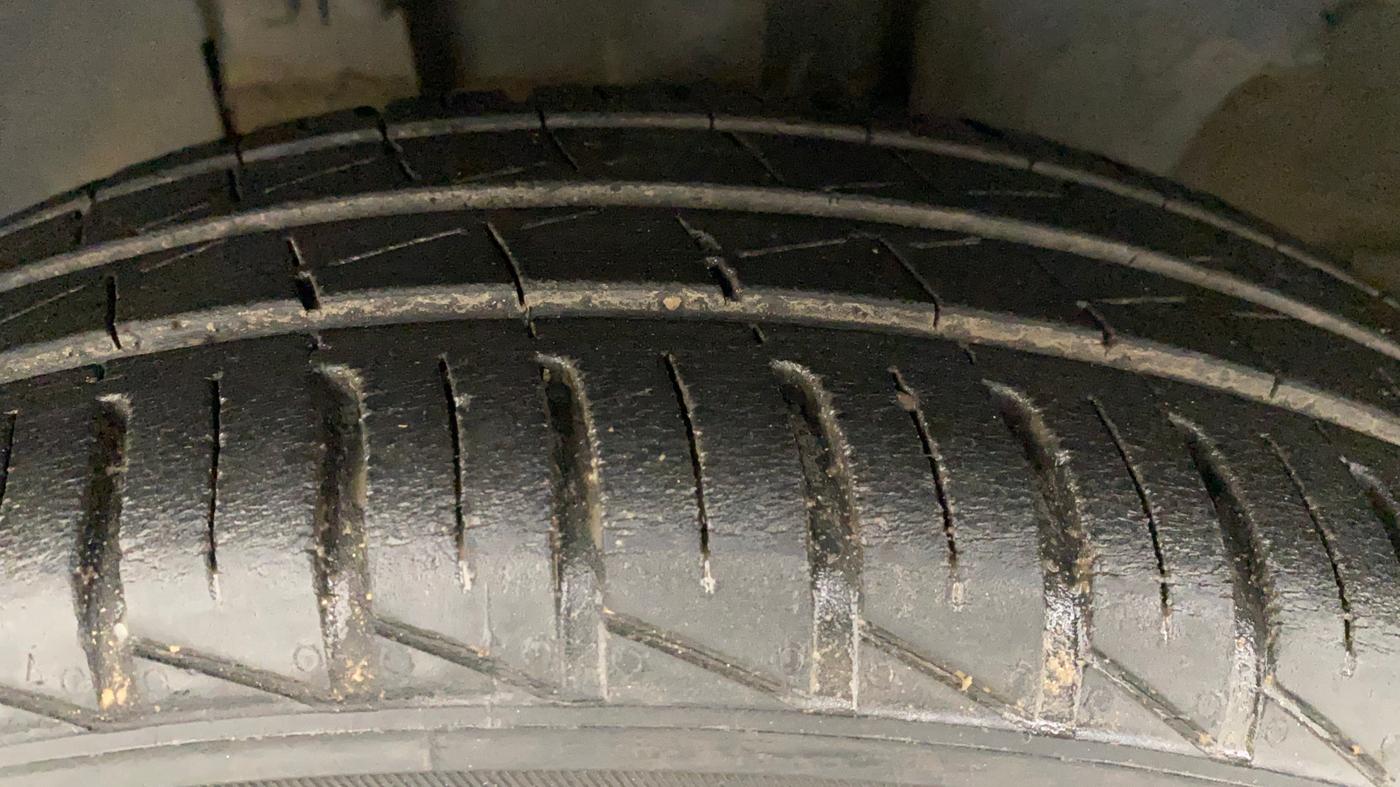 2020 Renault Kwid RXT 1.0 AMT (O), Petrol, Automatic, 26,255 km, Left Front Tyre Tread
