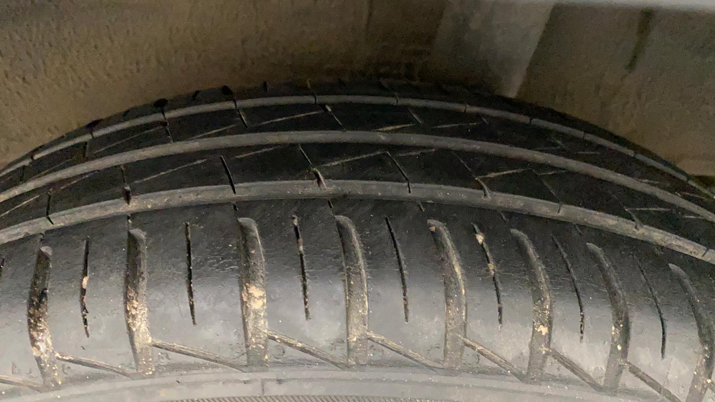 2020 Renault Kwid RXT 1.0 AMT (O), Petrol, Automatic, 26,255 km, Left Rear Tyre Tread