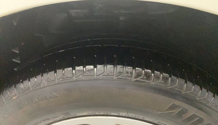 2014 Renault Scala RXL DIESEL, Diesel, Manual, 1,15,385 km, Left Front Tyre Tread