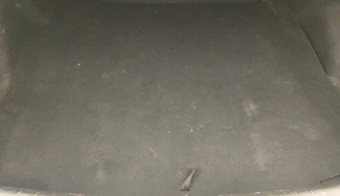 2014 Hyundai Xcent BASE 1.2, Petrol, Manual, 14,432 km, Boot Inside