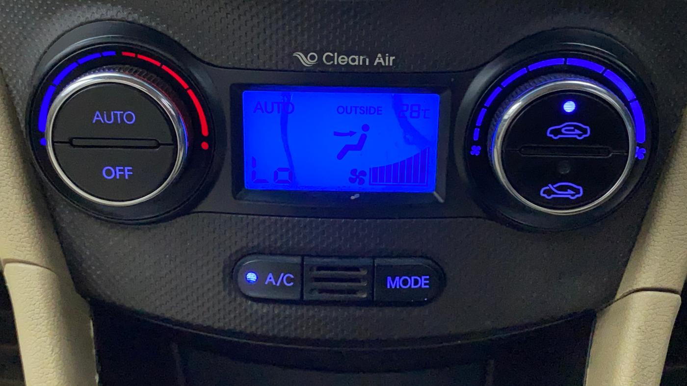 2012 Hyundai Verna FLUIDIC 1.6 CRDI SX, CNG, Manual, 1,19,444 km, Automatic Climate Control