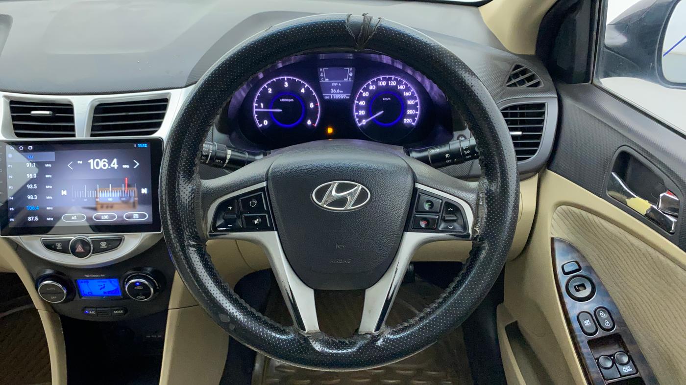 2012 Hyundai Verna FLUIDIC 1.6 CRDI SX, CNG, Manual, 1,19,444 km, Steering Wheel Close Up