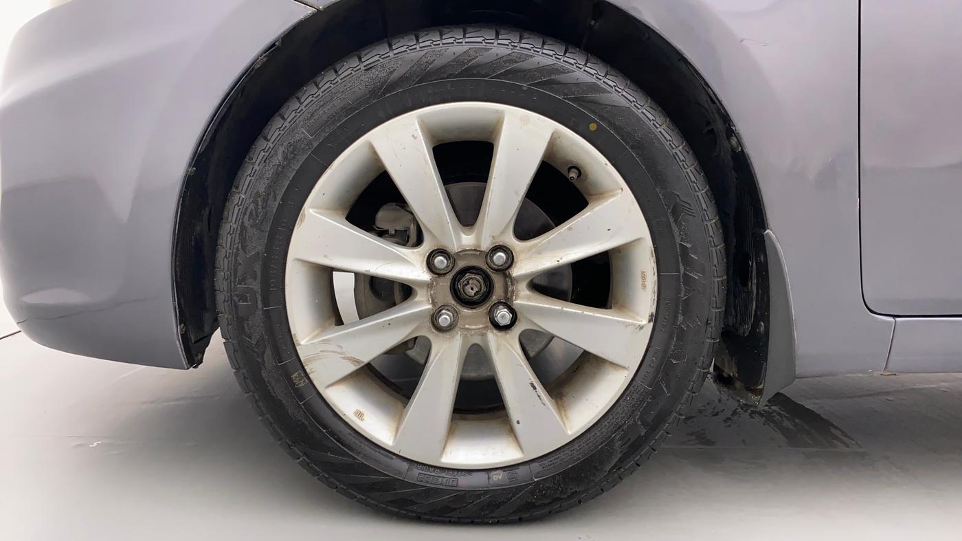 2012 Hyundai Verna FLUIDIC 1.6 CRDI SX, CNG, Manual, 1,19,444 km, Left Front Wheel