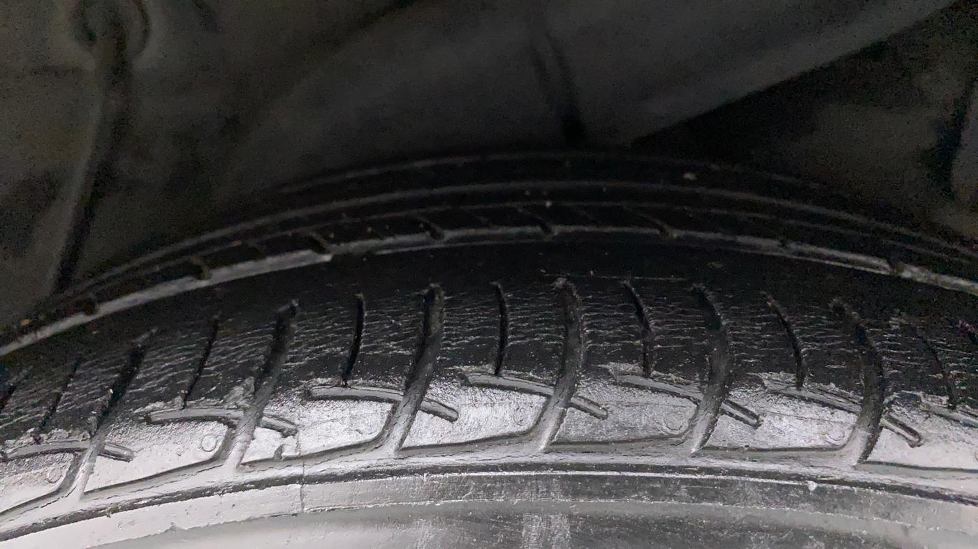 2012 Hyundai Verna FLUIDIC 1.6 CRDI SX, CNG, Manual, 1,19,444 km, Left Rear Tyre Tread