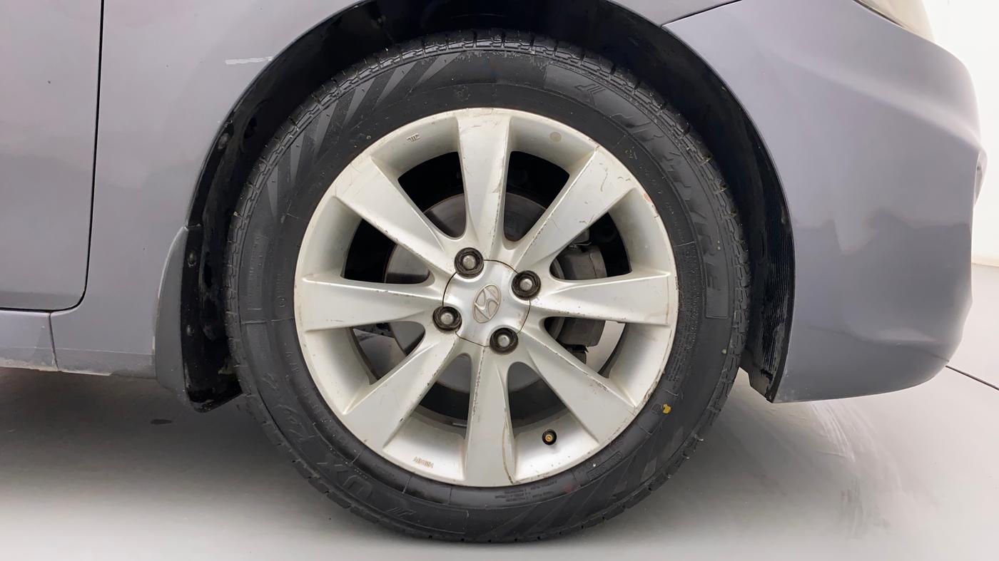 2012 Hyundai Verna FLUIDIC 1.6 CRDI SX, CNG, Manual, 1,19,444 km, Right Front Wheel