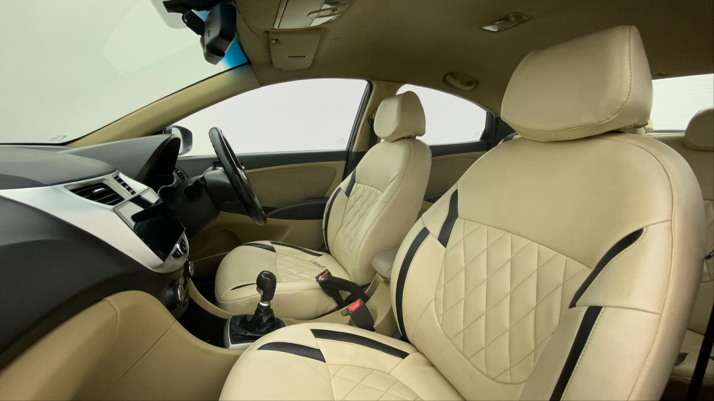 2012 Hyundai Verna FLUIDIC 1.6 CRDI SX, CNG, Manual, 1,19,444 km, Right Side Front Door Cabin