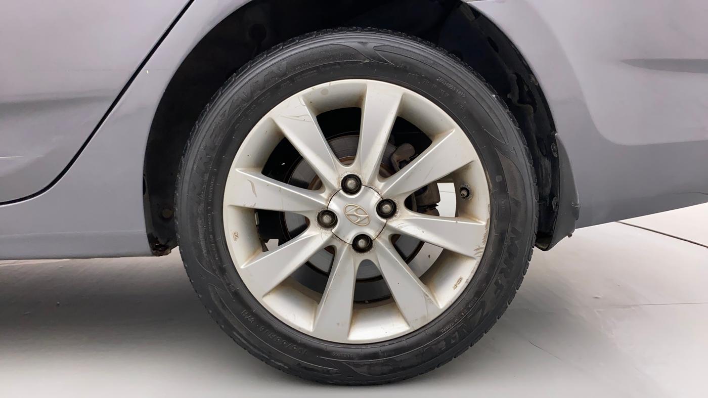 2012 Hyundai Verna FLUIDIC 1.6 CRDI SX, CNG, Manual, 1,19,444 km, Left Rear Wheel