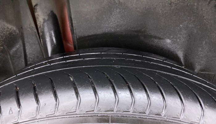 2022 Maruti BREZZA VXI AT SMART HYBRID, Petrol, Automatic, 15,524 km, Right Rear Tyre Tread