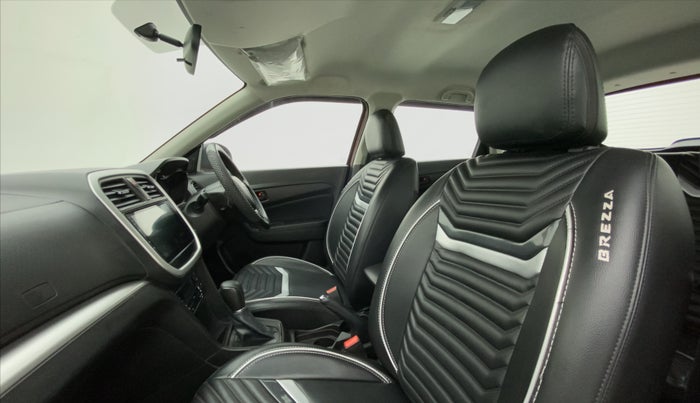 2022 Maruti BREZZA VXI AT SMART HYBRID, Petrol, Automatic, 15,524 km, Right Side Front Door Cabin