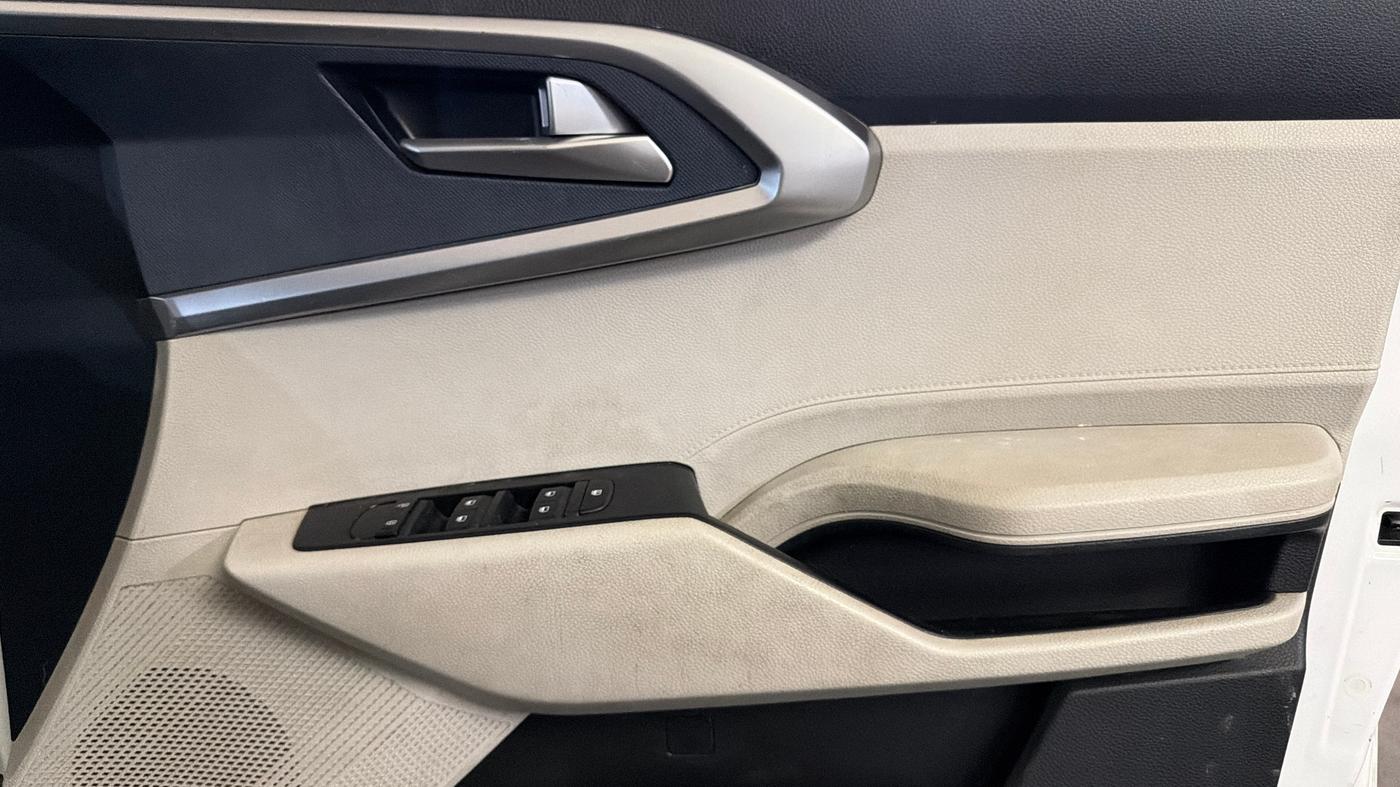 2023 KIA CARENS PREMIUM 1.5 PETROL 7 STR, Petrol, Manual, 91,193 km, Driver Side Door Panels Control