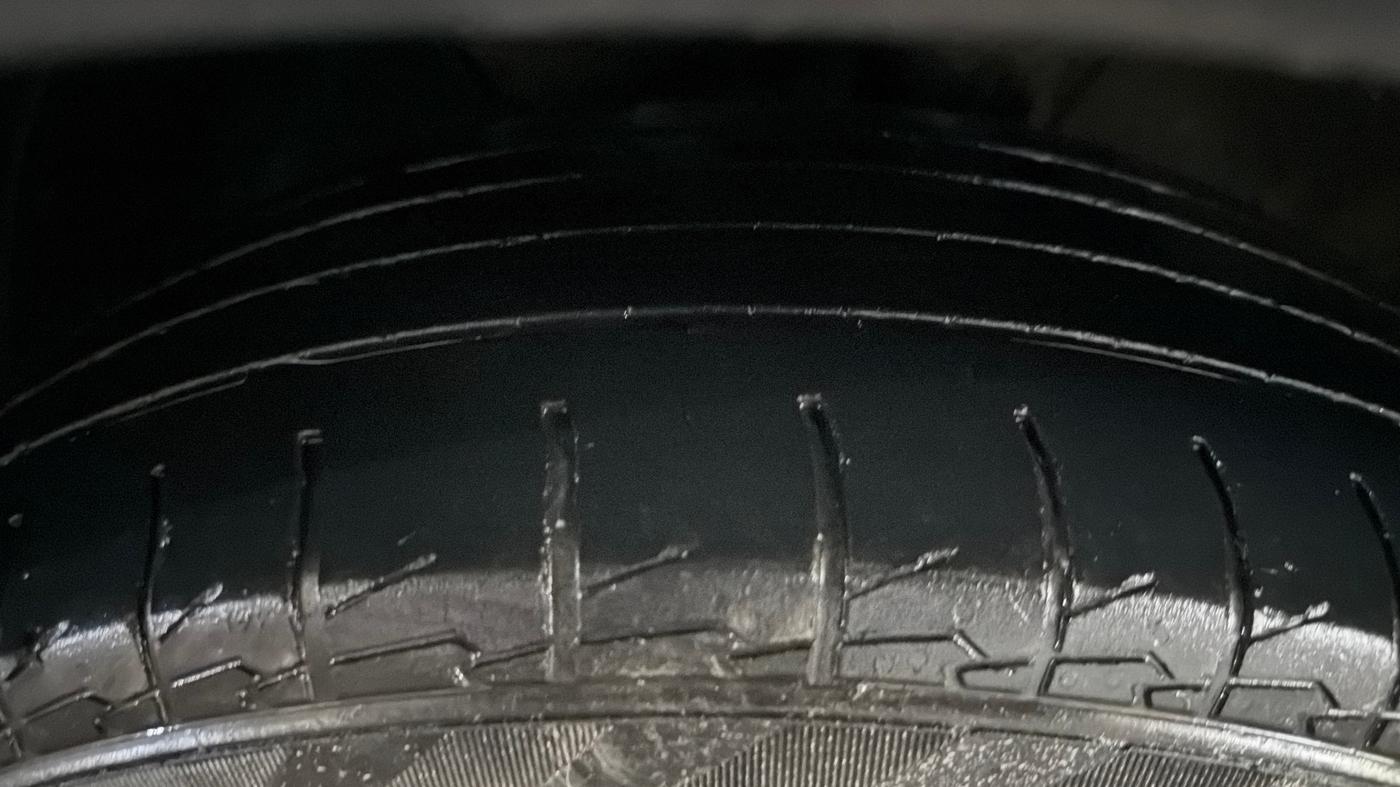2023 KIA CARENS PREMIUM 1.5 PETROL 7 STR, Petrol, Manual, 91,193 km, Left Front Tyre Tread