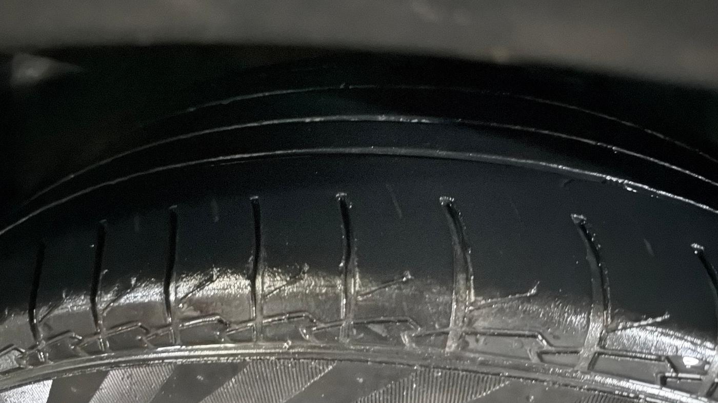 2023 KIA CARENS PREMIUM 1.5 PETROL 7 STR, Petrol, Manual, 91,193 km, Right Front Tyre Tread