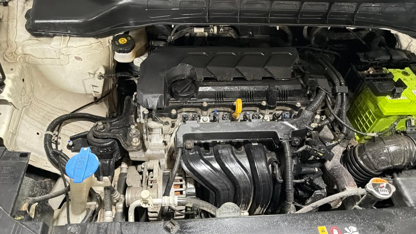 2023 KIA CARENS PREMIUM 1.5 PETROL 7 STR, Petrol, Manual, 91,193 km, Engine View - Right