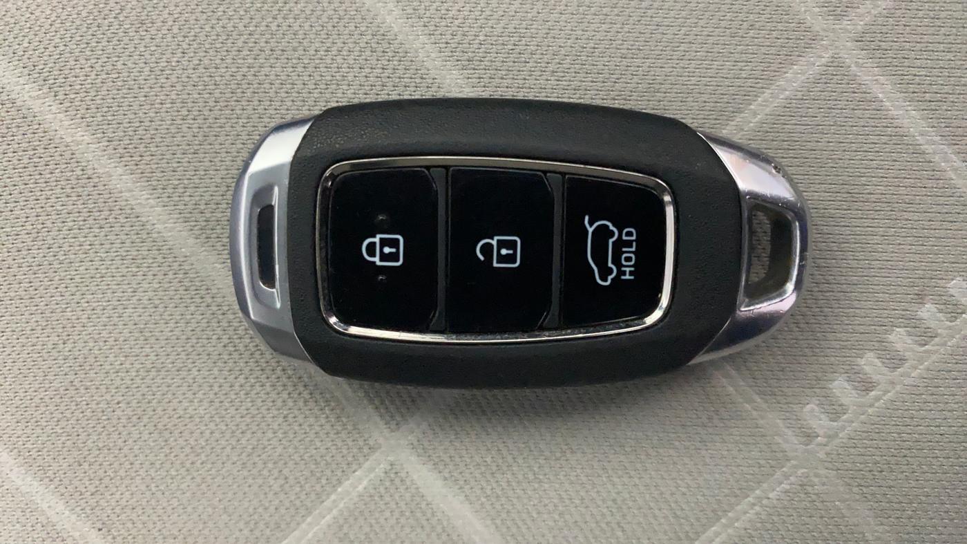 2023 Hyundai NEW I20 ASTA (O) 1.2 MT, Petrol, Manual, 12,512 km, Key Close Up
