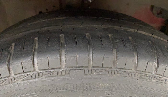 2013 Honda Brio S MT, Petrol, Manual, 6,55,681 km, Right Front Tyre Tread