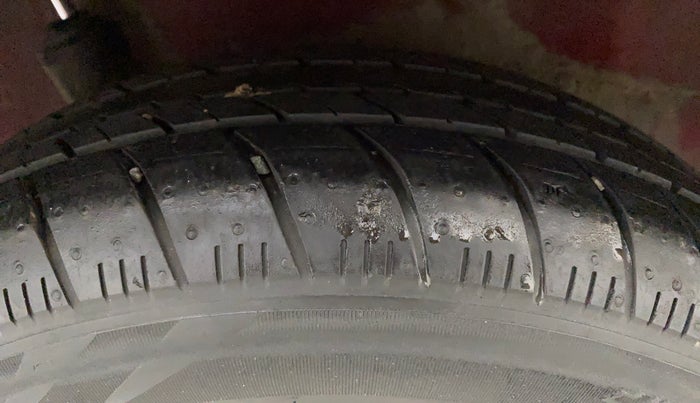 2013 Honda Brio S MT, Petrol, Manual, 6,55,681 km, Right Rear Tyre Tread