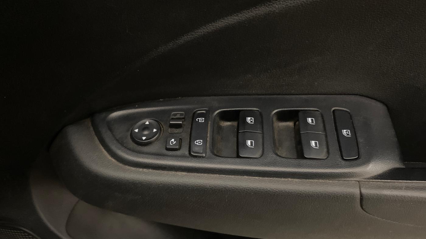 2021 Hyundai VENUE SX 1.5 CRDI, Diesel, Manual, 74,298 km, Driver Side Door Panels Control