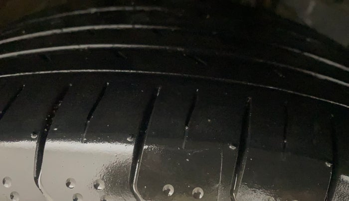 2021 MG HECTOR SHARP 1.5 DCT PETROL, Petrol, Automatic, 62,722 km, Right Front Tyre Tread