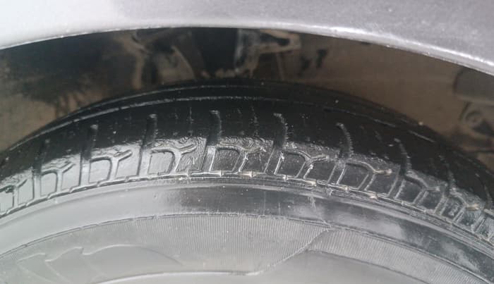 2015 Hyundai i10 MAGNA 1.1, Petrol, Manual, 39,978 km, Right Front Tyre Tread