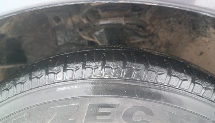 2015 Hyundai i10 MAGNA 1.1, Petrol, Manual, 39,978 km, Left Front Tyre Tread