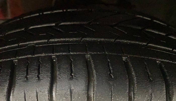 2012 Chevrolet Beat LT DIESEL, Diesel, Manual, 58,126 km, Left Front Tyre Tread