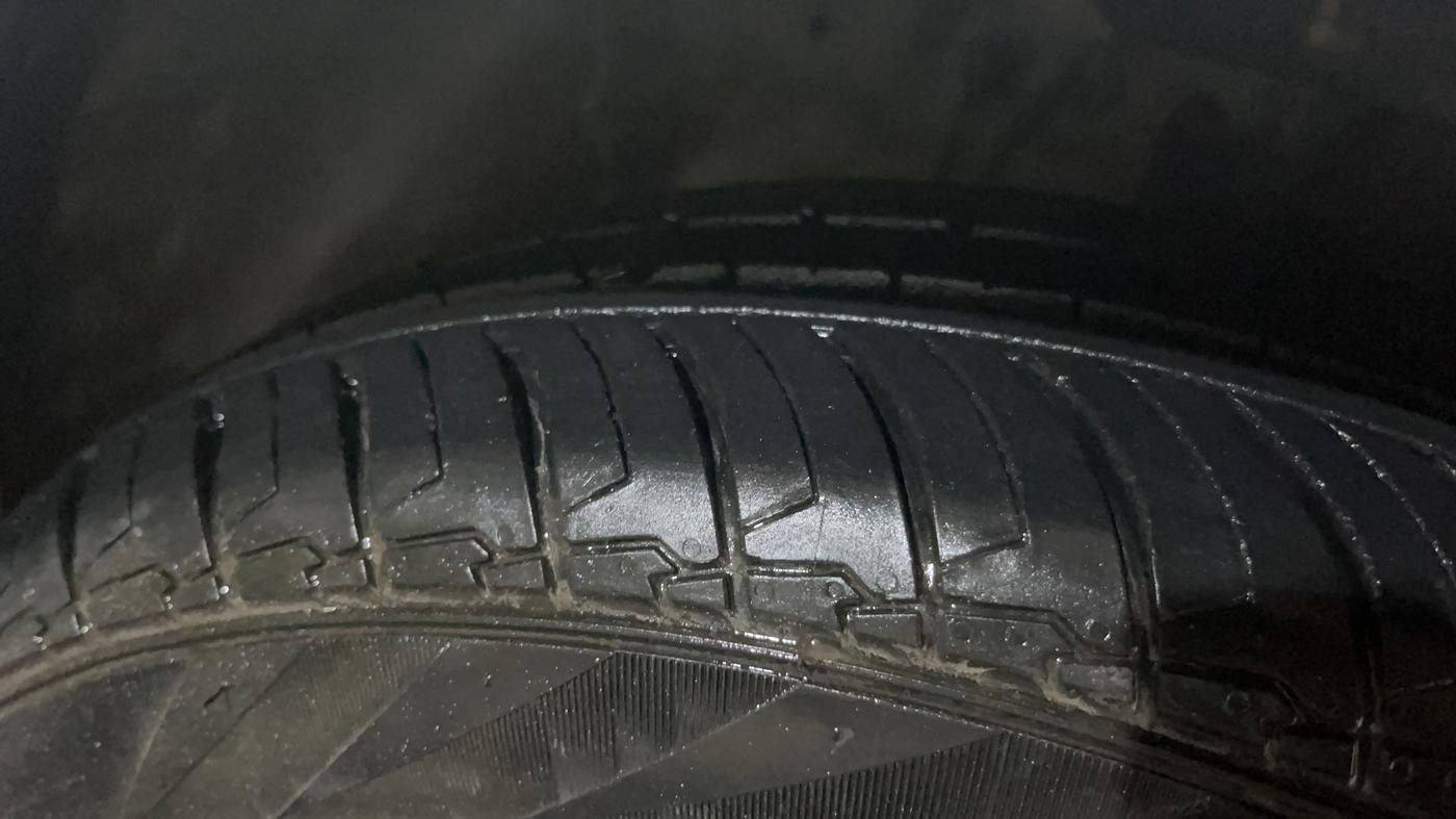 2016 Honda City 1.5L I-VTEC V MT, Petrol, Manual, 1,06,030 km, Right Front Tyre Tread