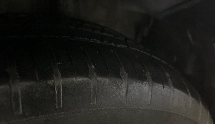 2016 Honda City 1.5L I-VTEC V MT, Petrol, Manual, 1,05,691 km, Left Rear Tyre Tread