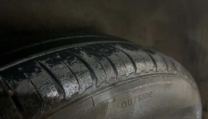 2016 Honda City 1.5L I-VTEC V MT, Petrol, Manual, 1,05,691 km, Right Rear Tyre Tread