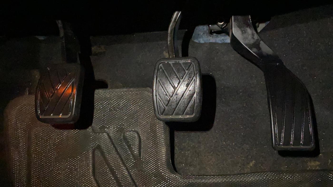 2023 Maruti Grand Vitara ZETA SMART HYBRID, Petrol, Manual, 34,446 km, Pedals