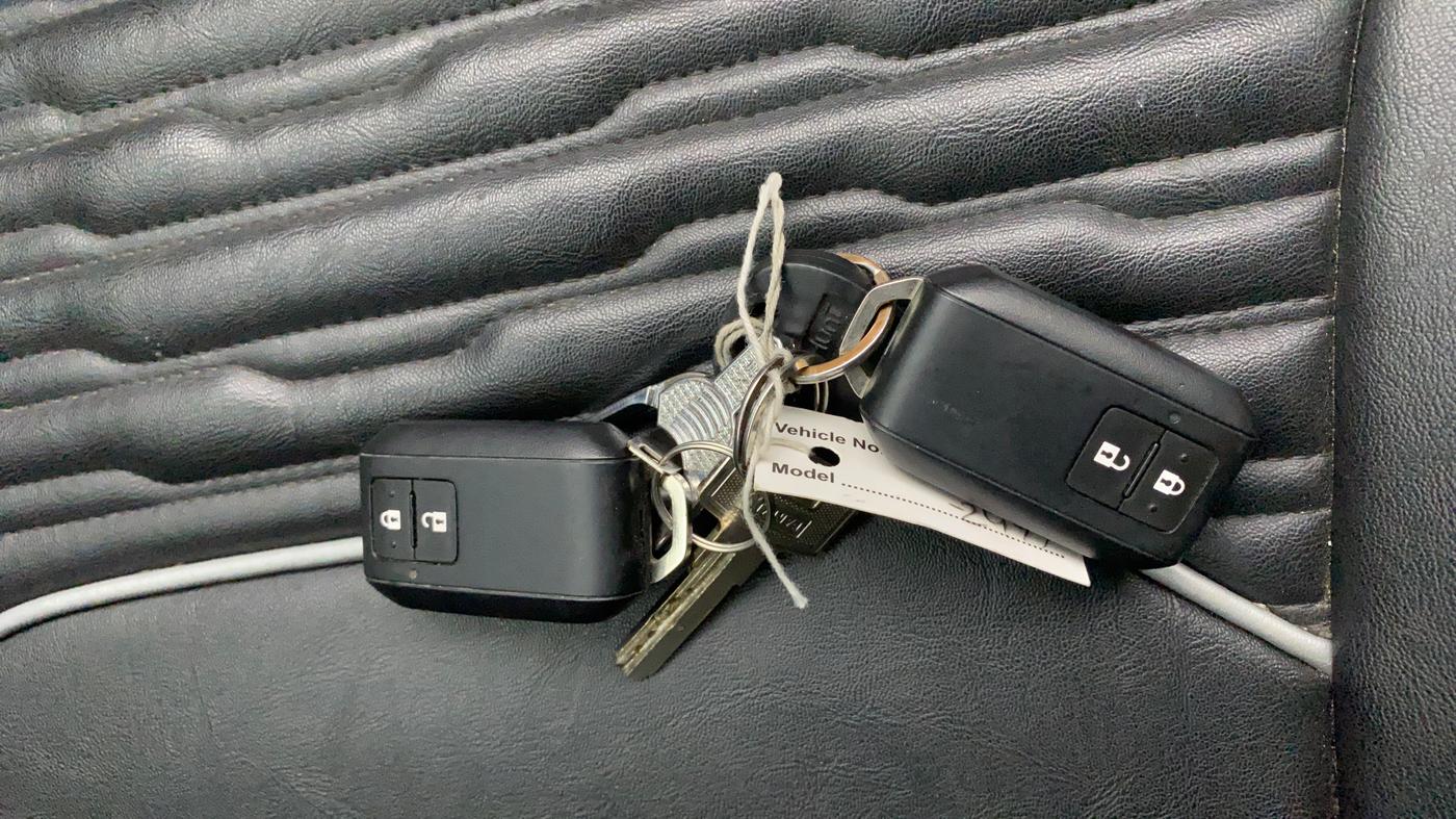 2023 Maruti Grand Vitara ZETA SMART HYBRID, Petrol, Manual, 34,446 km, Key Close Up