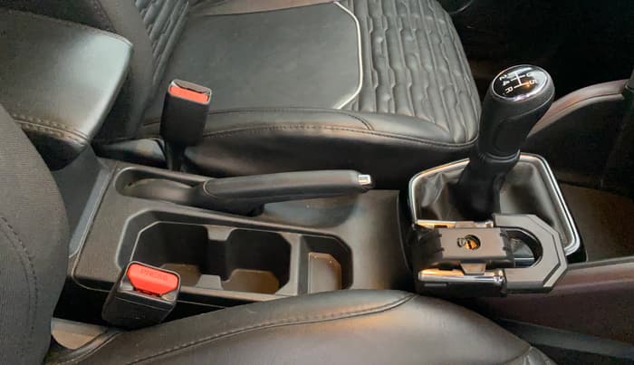 2023 Maruti Grand Vitara ZETA SMART HYBRID, Petrol, Manual, 34,446 km, Gear Lever