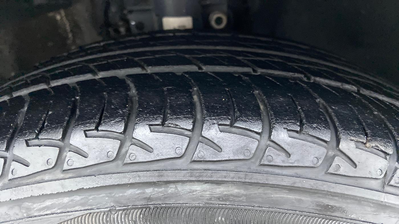 2017 Volkswagen Polo COMFORTLINE 1.2L PETROL, Petrol, Manual, 29,257 km, Right Front Tyre Tread