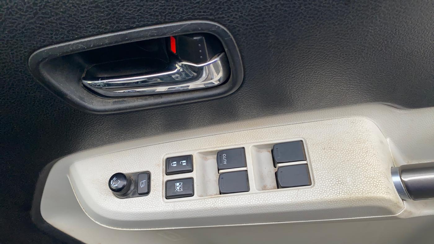 2018 Maruti IGNIS ALPHA 1.2, Petrol, Manual, 25,039 km, Driver Side Door Panels Control