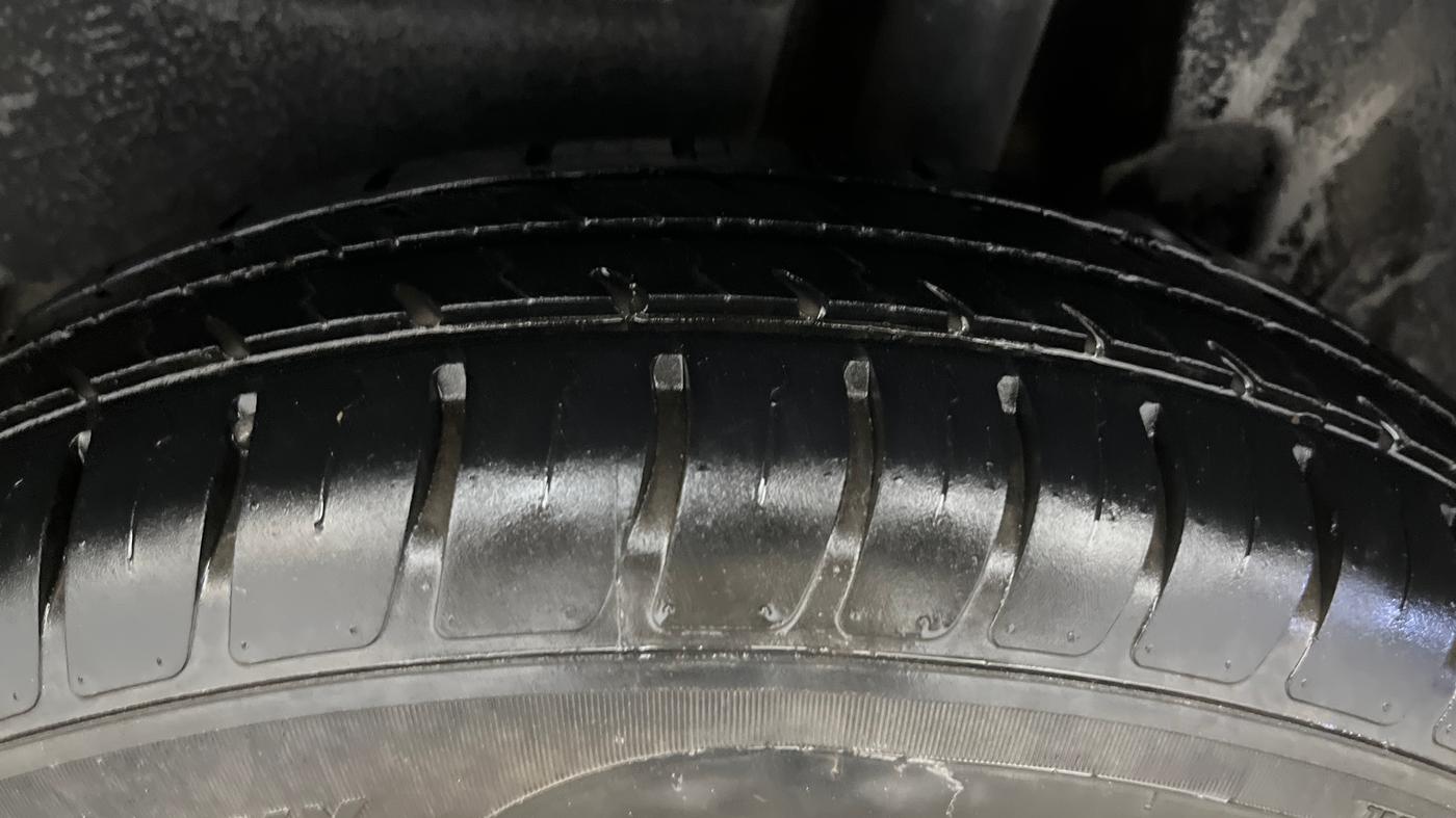 2021 Maruti Dzire VXI AMT, Petrol, Automatic, 49,452 km, Left Rear Tyre Tread