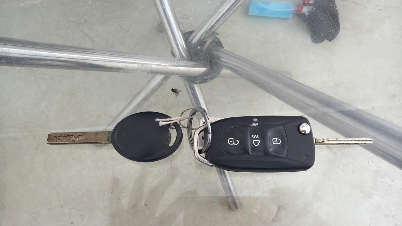 2020 Tata Tiago XZ PETROL, CNG, Manual, 63,745 km, Key Close Up