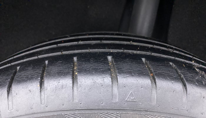 2017 Maruti Baleno ALPHA PETROL 1.2, Petrol, Manual, 34,640 km, Left Rear Tyre Tread