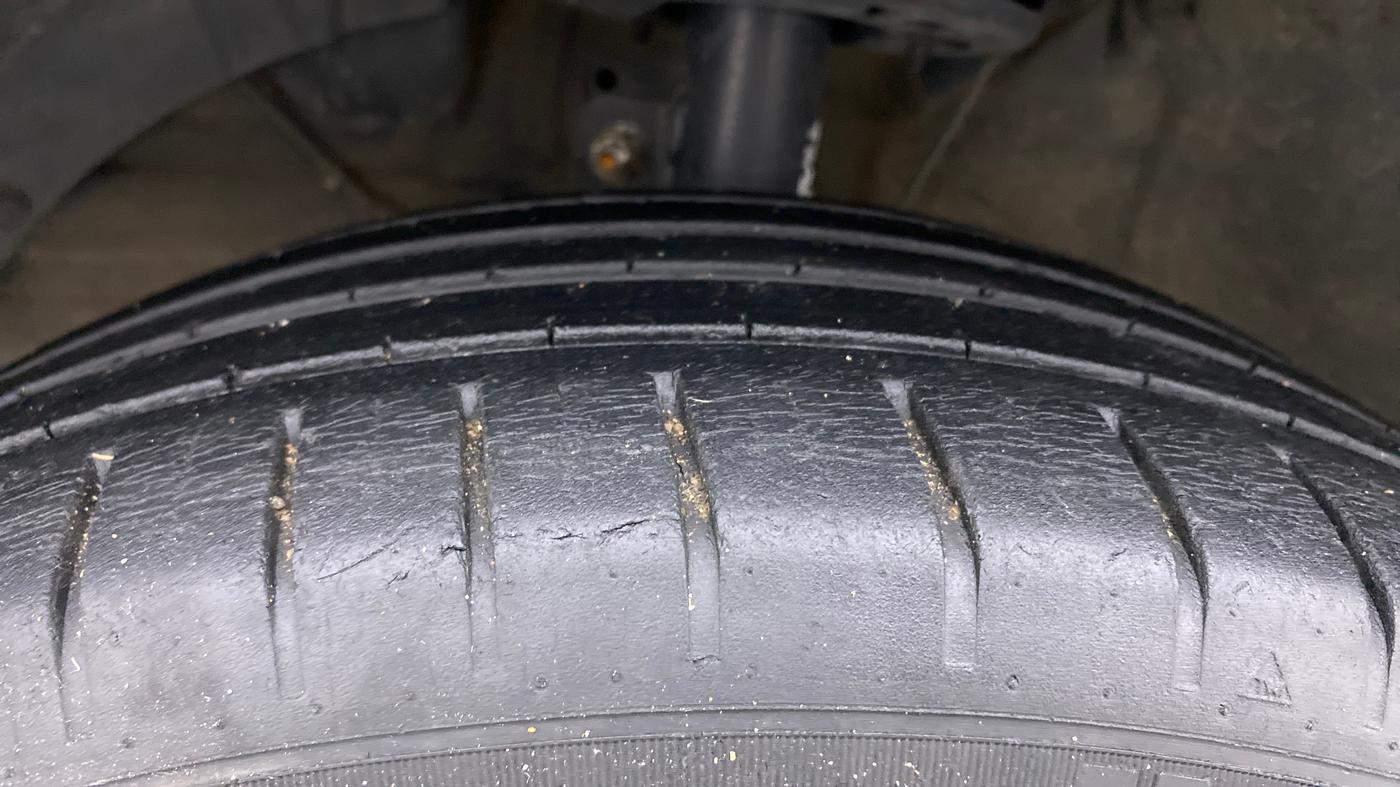 2017 Maruti Baleno ALPHA PETROL 1.2, Petrol, Manual, 34,640 km, Left Front Tyre Tread