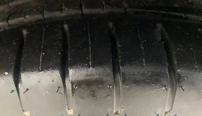 2018 Skoda Rapid STYLE 1.6 MPI AT, Petrol, Automatic, 81,185 km, Left Front Tyre Tread