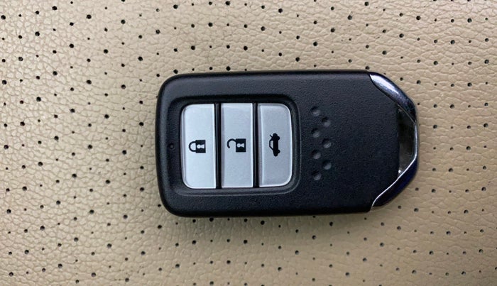 2016 Honda City 1.5L I-VTEC VX CVT, Petrol, Automatic, 1,42,290 km, Key Close Up