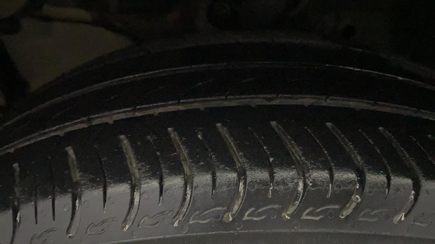 2016 Honda City 1.5L I-VTEC VX CVT, Petrol, Automatic, 1,42,290 km, Left Front Tyre Tread