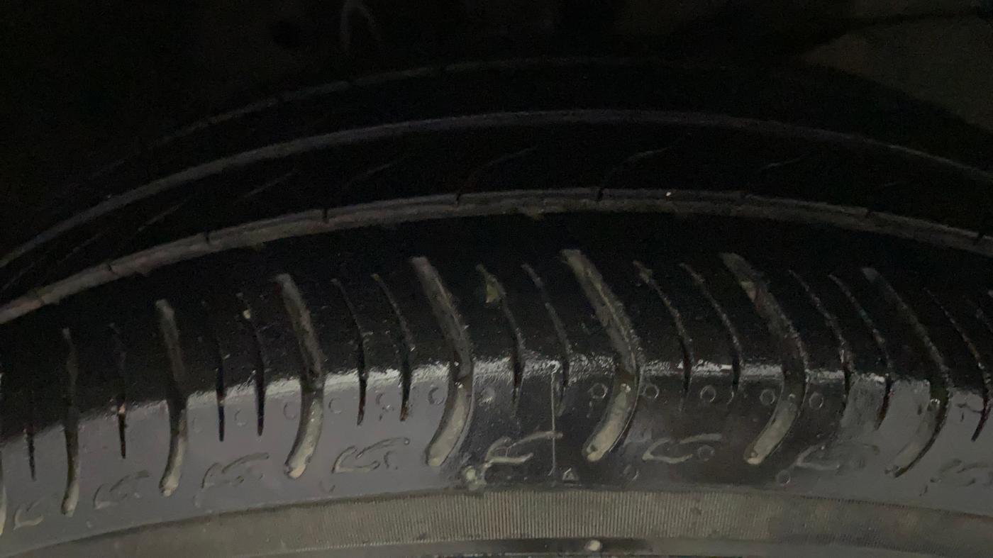 2016 Honda City 1.5L I-VTEC VX CVT, Petrol, Automatic, 1,42,290 km, Right Front Tyre Tread