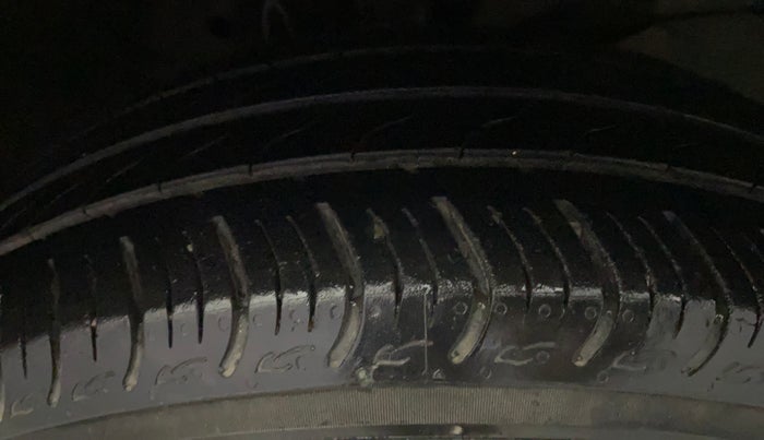 2016 Honda City 1.5L I-VTEC VX CVT, Petrol, Automatic, 1,42,290 km, Right Front Tyre Tread