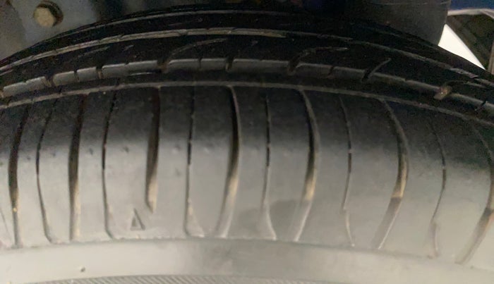 2014 Hyundai Eon MAGNA +, Petrol, Manual, 78,428 km, Left Rear Tyre Tread