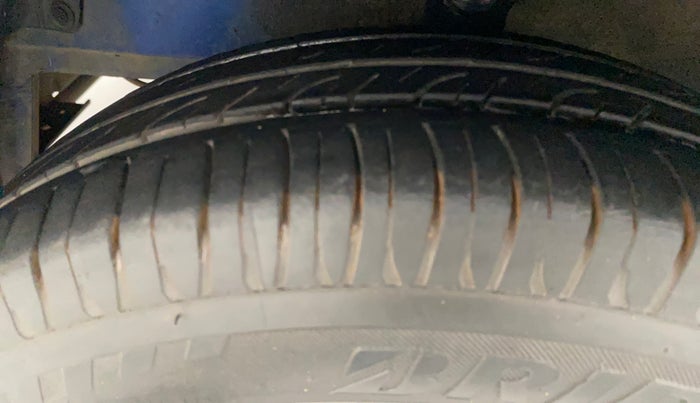 2014 Hyundai Eon MAGNA +, Petrol, Manual, 78,428 km, Left Front Tyre Tread