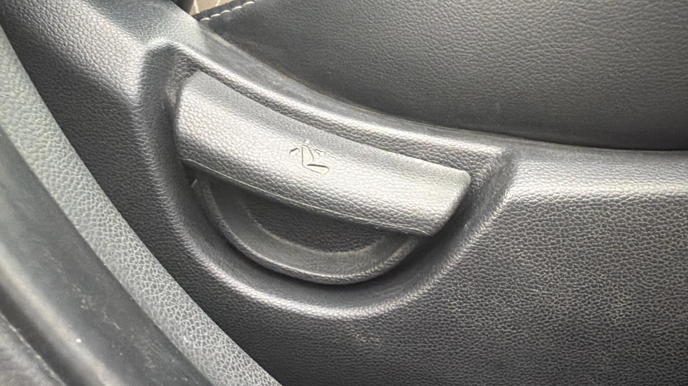 2017 Hyundai Grand i10 MAGNA AT 1.2 KAPPA VTVT, Petrol, Automatic, 11,163 km, Driver Side Adjustment Panel