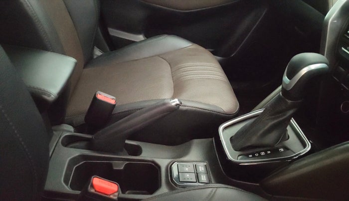 2023 Toyota URBAN CRUISER HYRYDER V HYBRID, Hybrid, Automatic, 89,766 km, Gear Lever