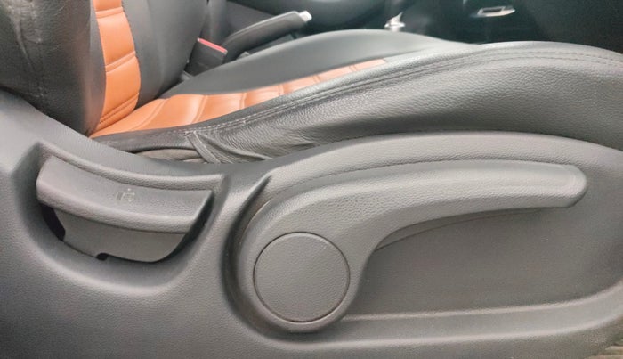 2017 Hyundai i20 Active 1.2 SX, Petrol, Manual, 59,486 km, Driver Side Adjustment Panel