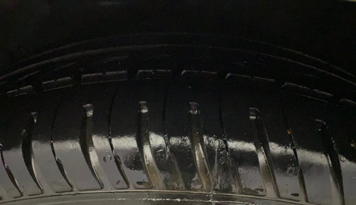 2017 Hyundai Grand i10 SPORTZ (O) 1.2 KAPPA VTVT, Petrol, Manual, 65,818 km, Left Front Tyre Tread